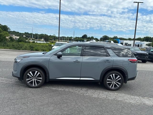 Used 2024 Nissan Pathfinder Platinum FWD image 5