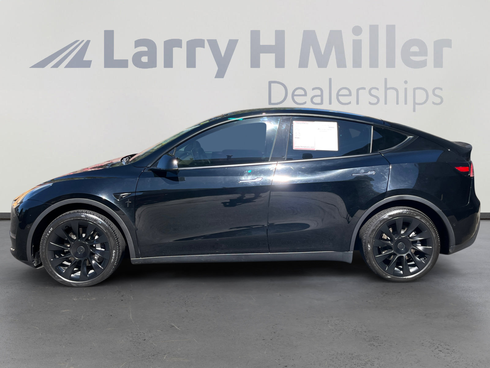 Used 2022 Tesla Model Y Long Range AWD/4WD image 2