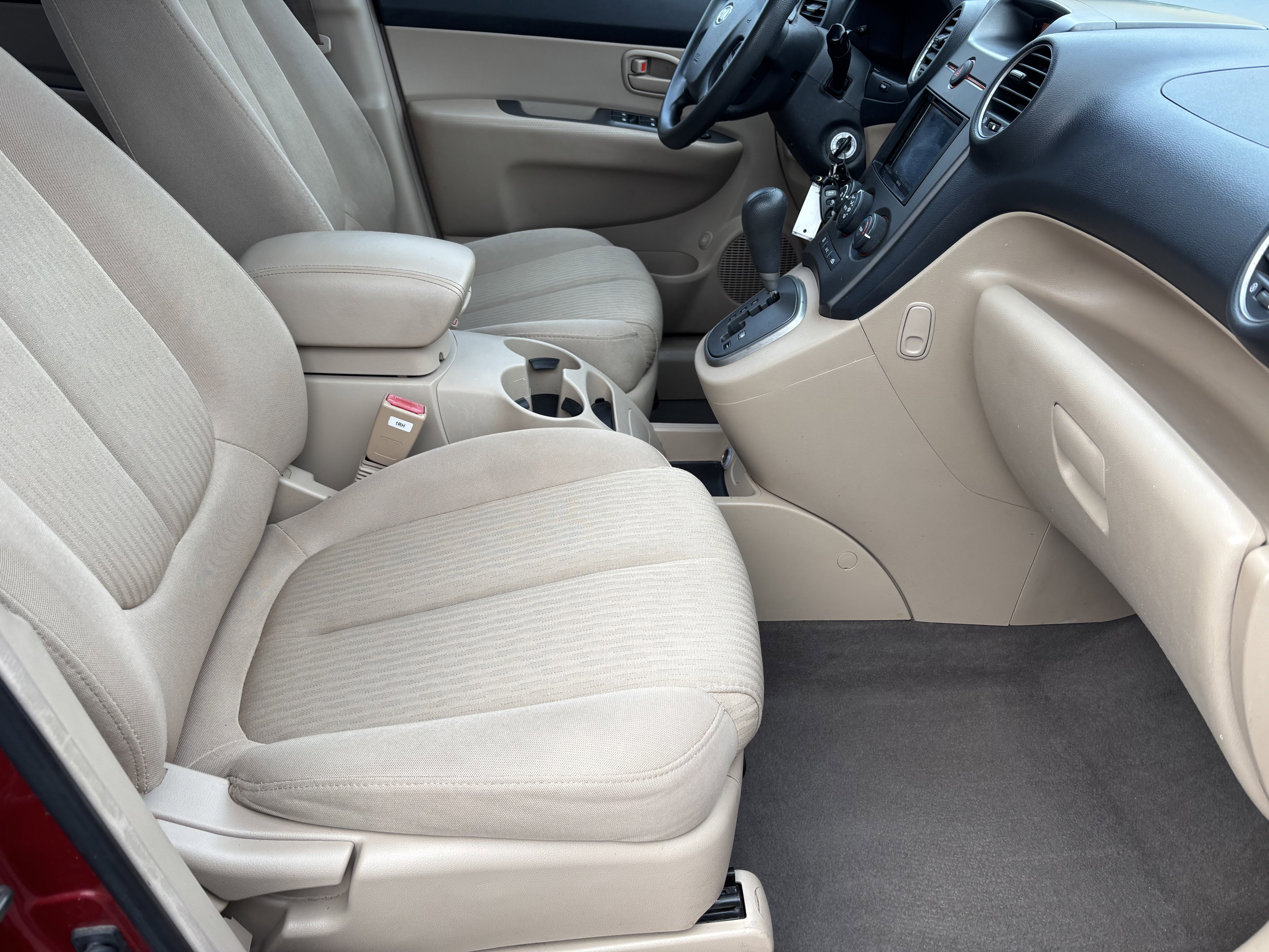 Used 2007 Kia Rondo LX w/ Convenience Pkg image 30