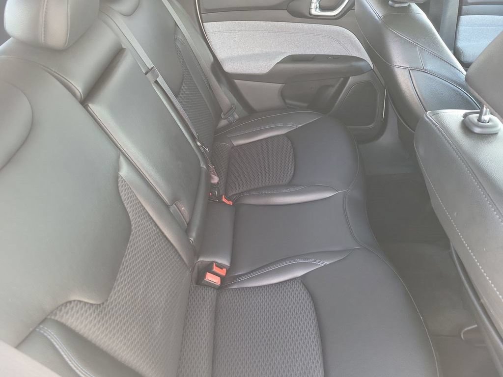 Used 2022 Jeep Compass Latitude FWD image 32