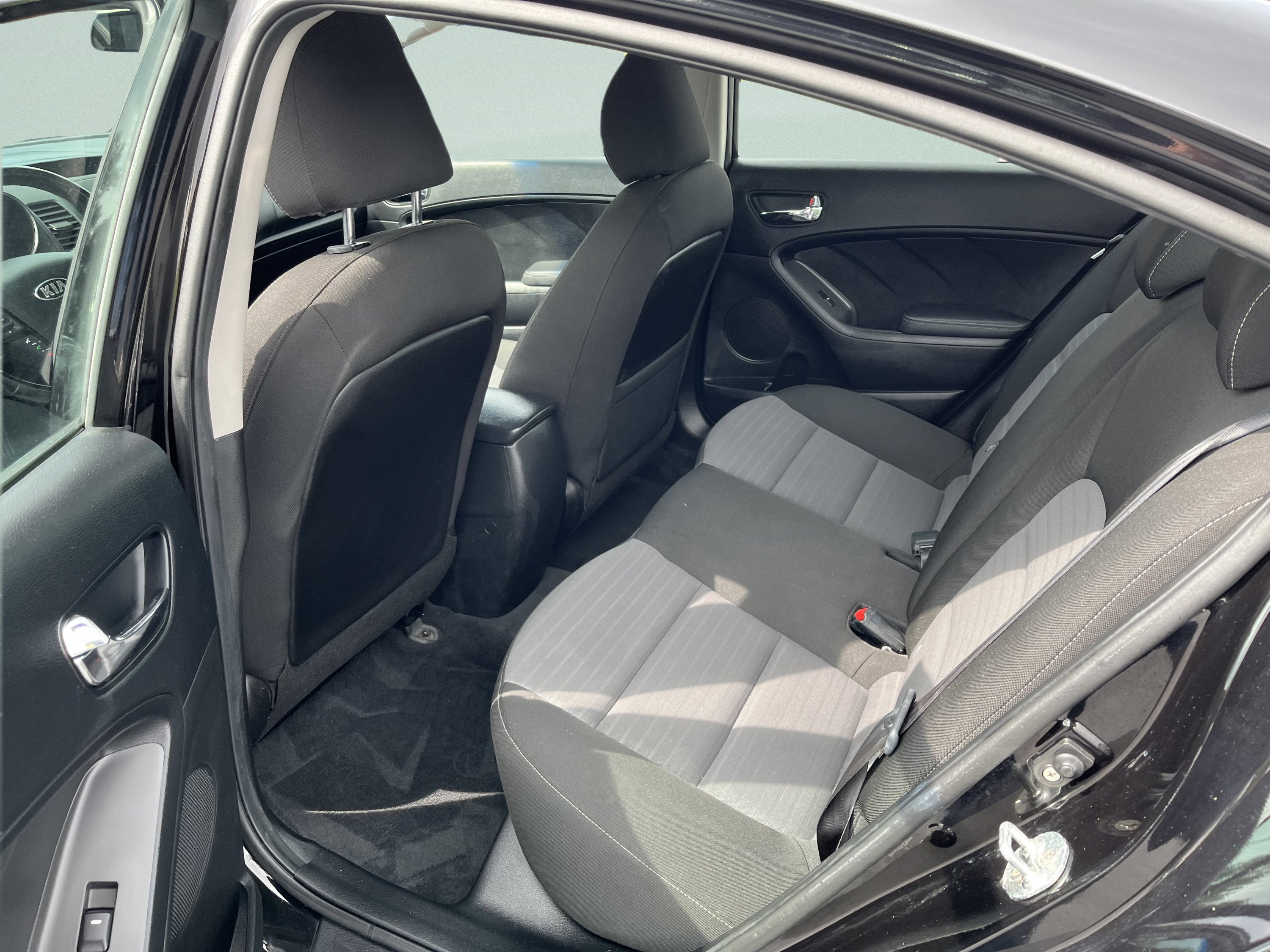 Used 2017 Kia Forte S w/ S Technology Package FWD image 11