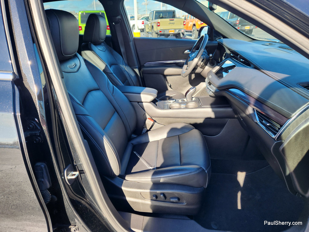 Used 2023 Cadillac XT4 Luxury w/ Driver Awareness Package AWD/4WD image 26