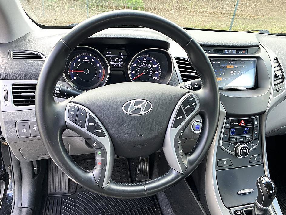 Used 2016 Hyundai Elantra Limited FWD image 13