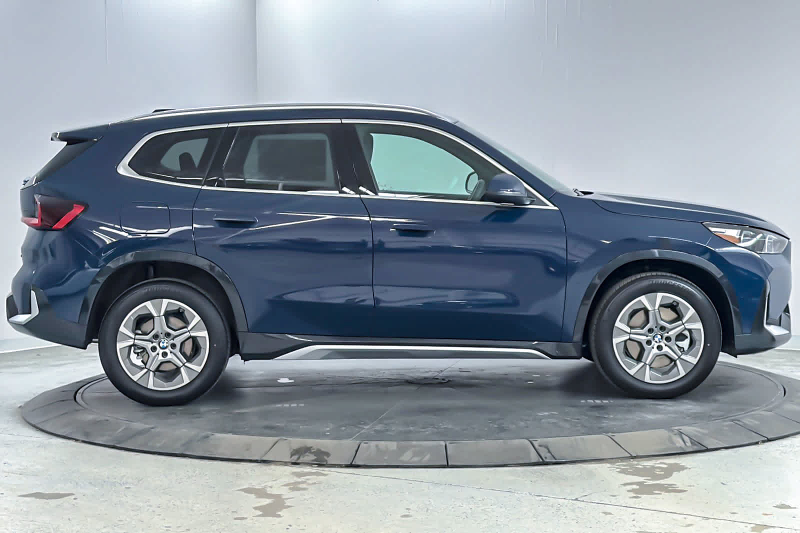 New 2026 BMW X1 xDrive28i w/ Convenience Package AWD/4WD image 3
