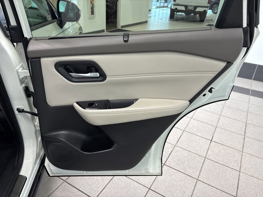 Used 2023 Nissan Rogue SL w/ SL Premium Package AWD/4WD image 18
