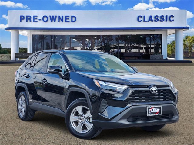 Used 2025 Toyota RAV4 XLE image 1