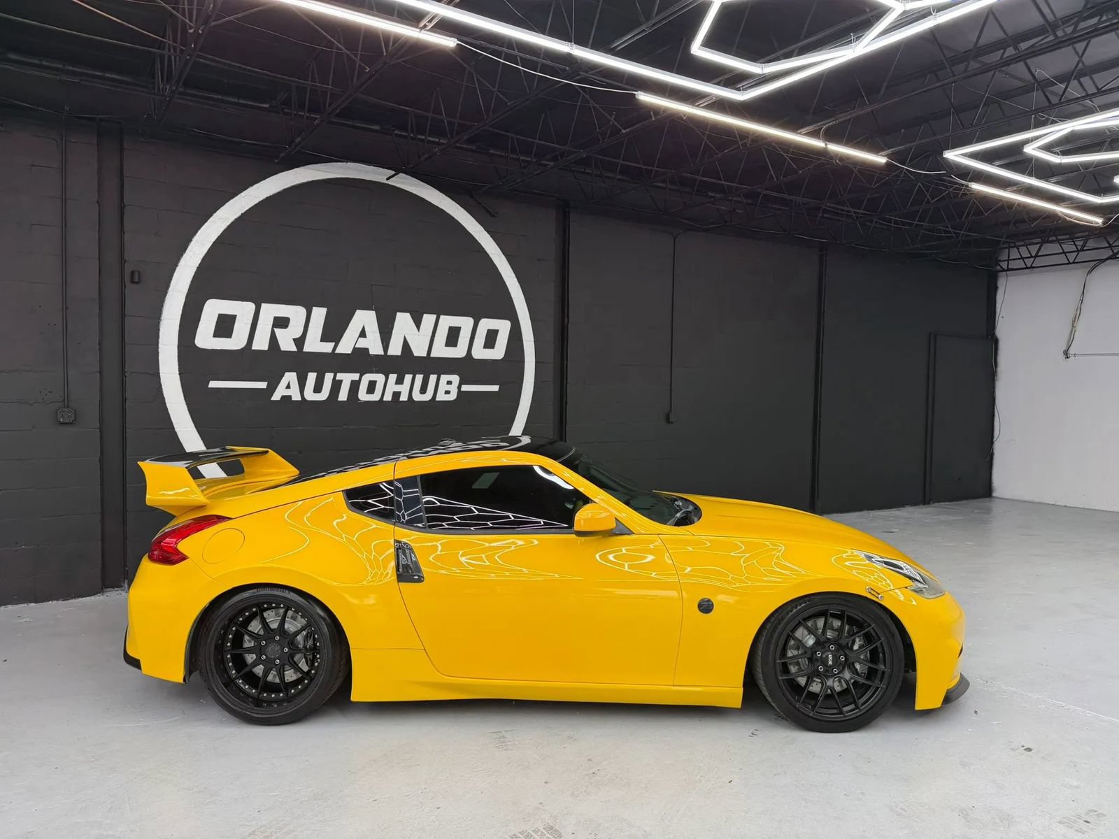 Used 2009 Nissan 370Z Touring w/ Sport Pkg RWD image 3