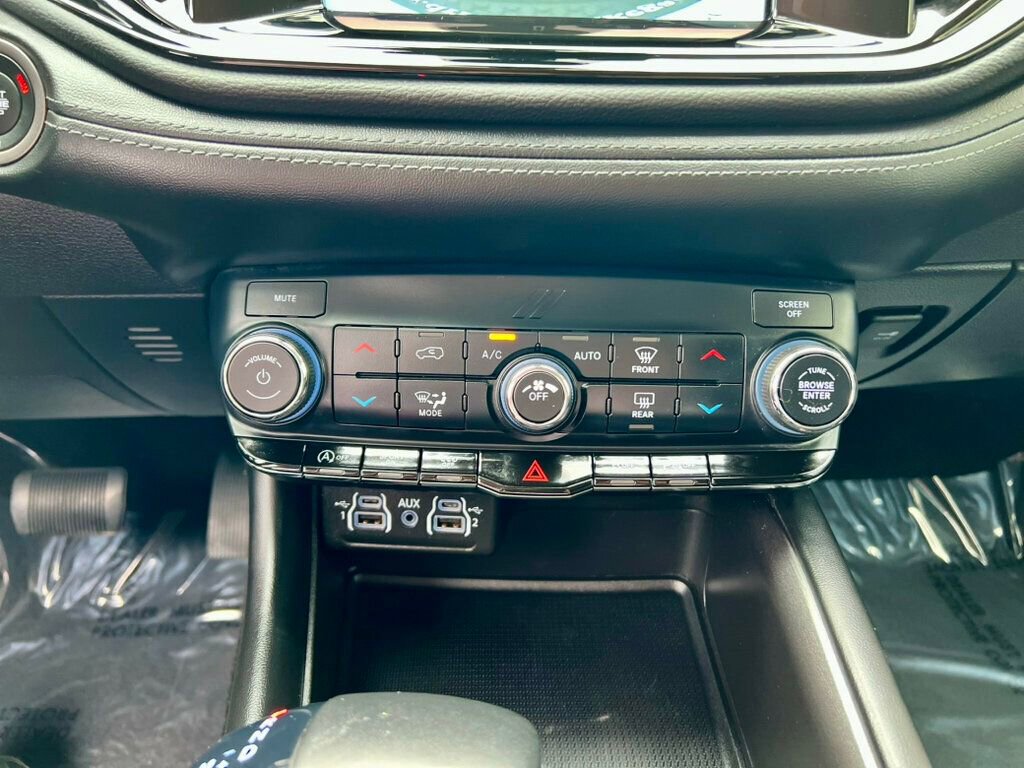 Used 2022 Dodge Durango SXT AWD/4WD image 28