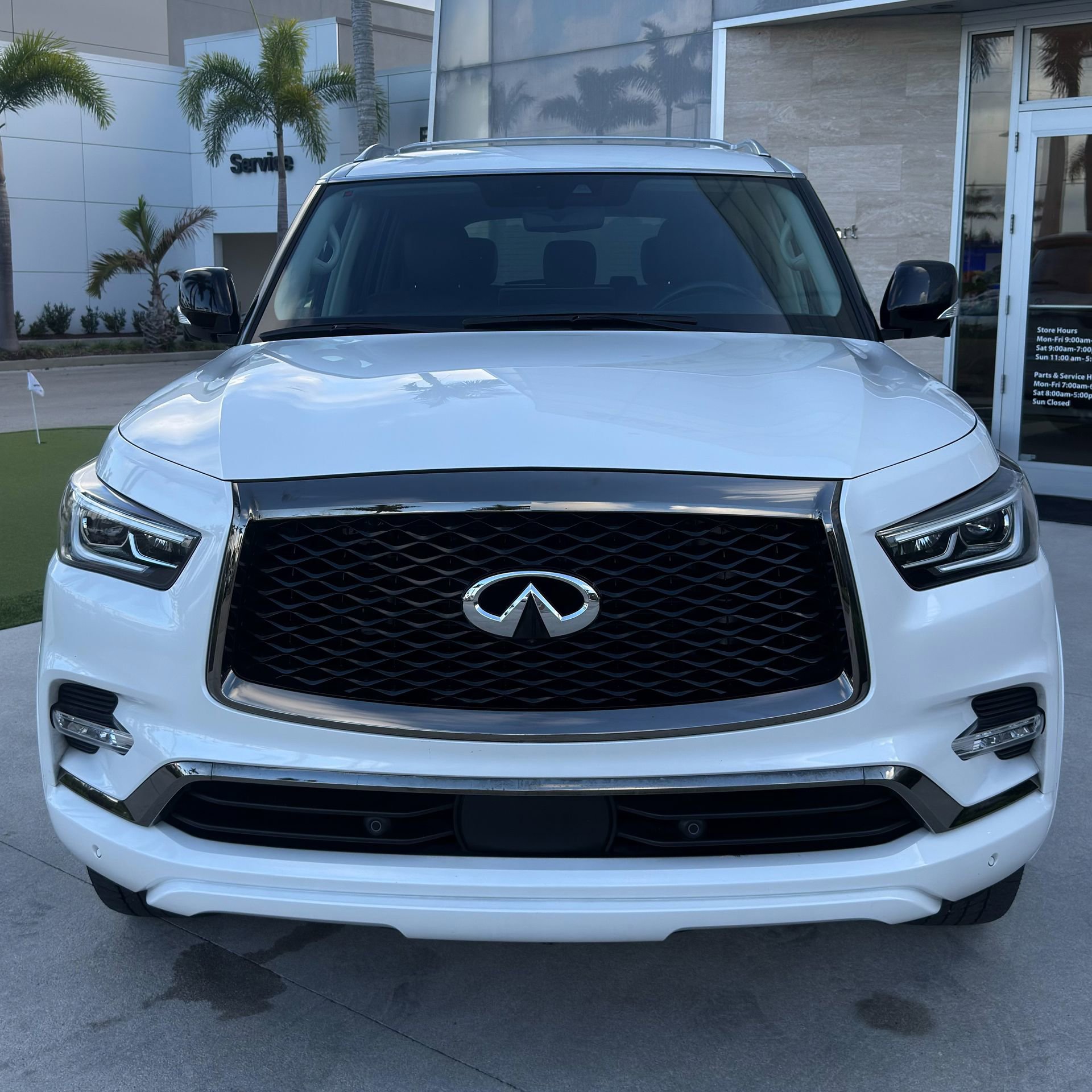 Used 2024 INFINITI QX80 Premium Select w/ Cargo Package image 4