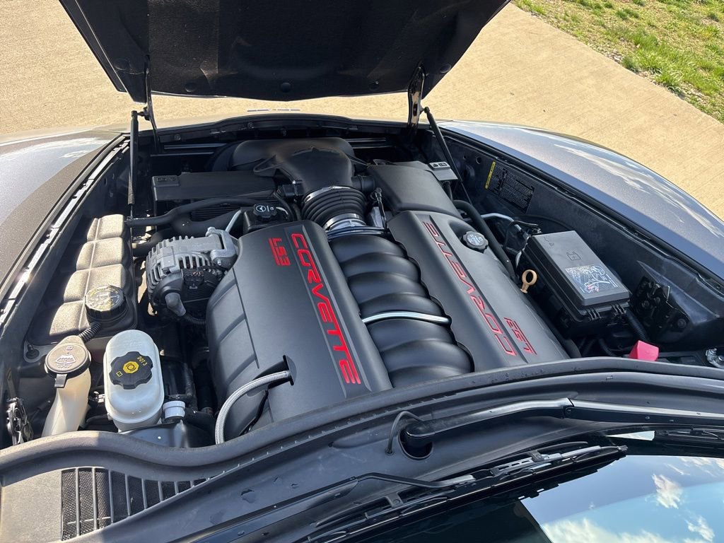 Used 2010 Chevrolet Corvette Coupe w/ 1LT RWD image 3