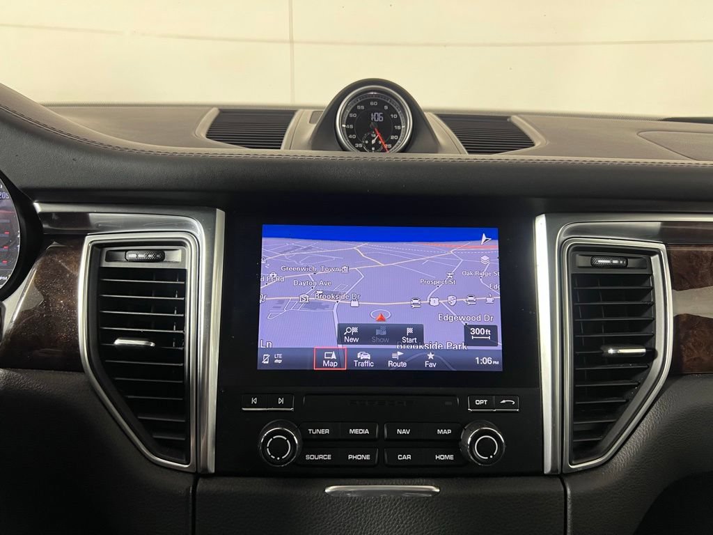 Certified 2018 Porsche Macan Turbo AWD/4WD image 34