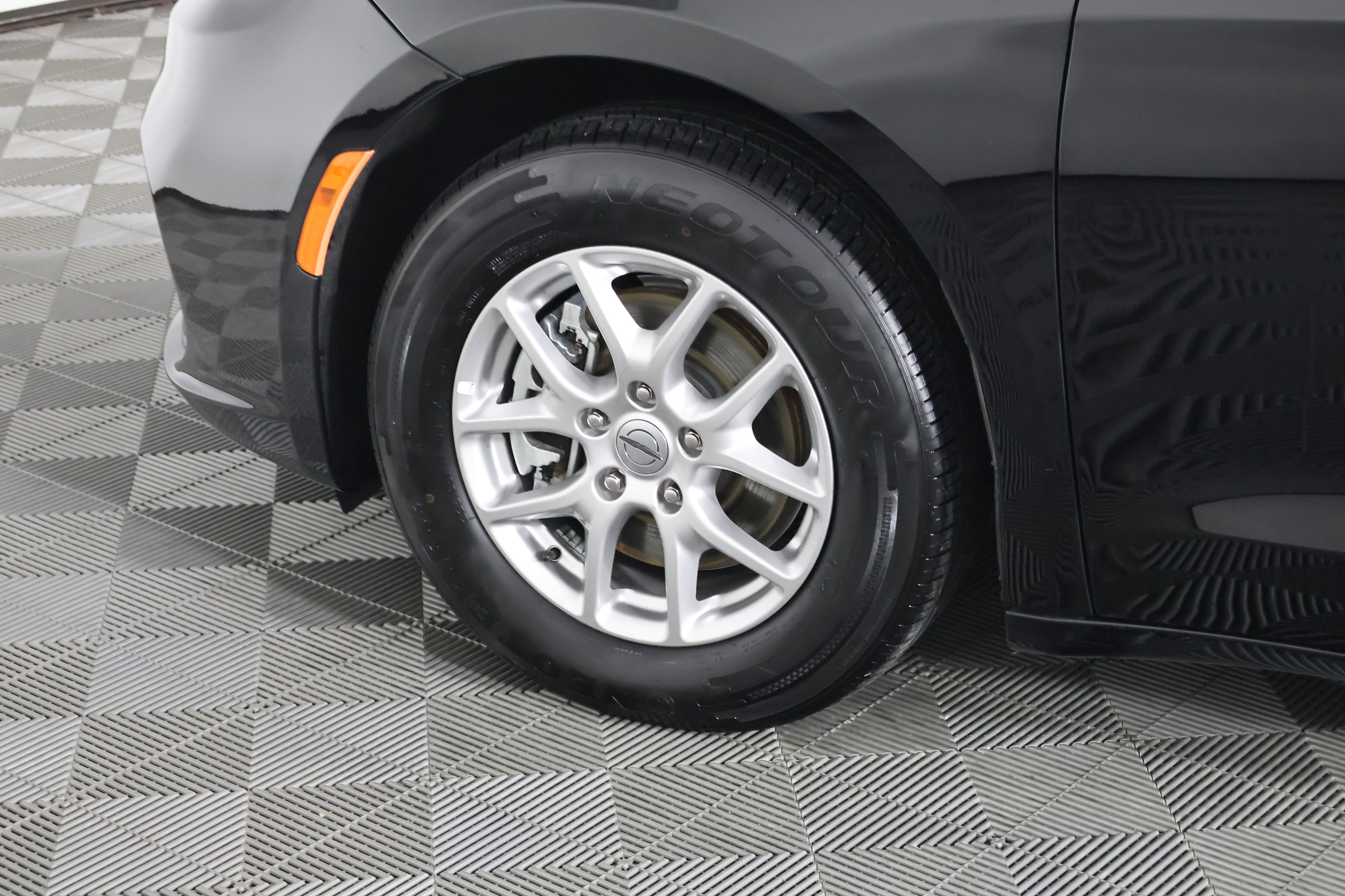 Used 2024 Chrysler Pacifica Touring-L image 52