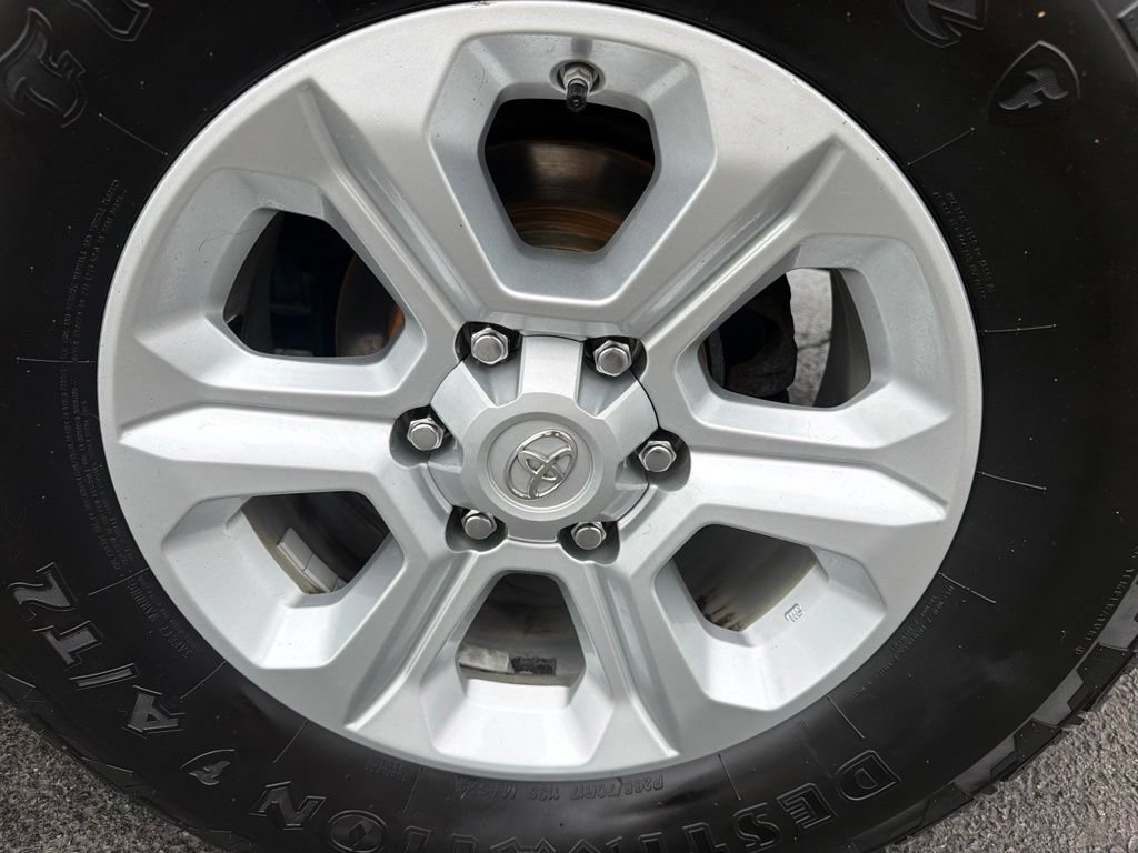 Used 2018 Toyota 4Runner SR5 AWD/4WD image 48