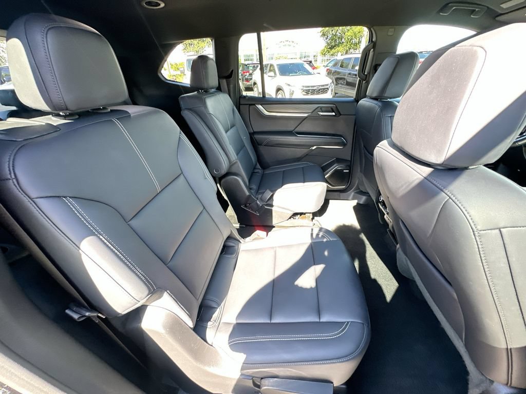 Used 2026 GMC Acadia Elevation w/ Elevation Premium Package FWD image 27