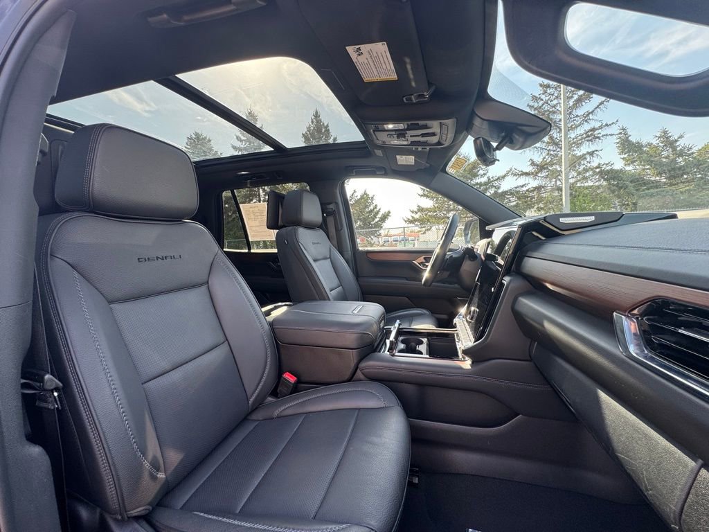 Used 2025 GMC Yukon Denali w/ Denali Reserve Package image 39