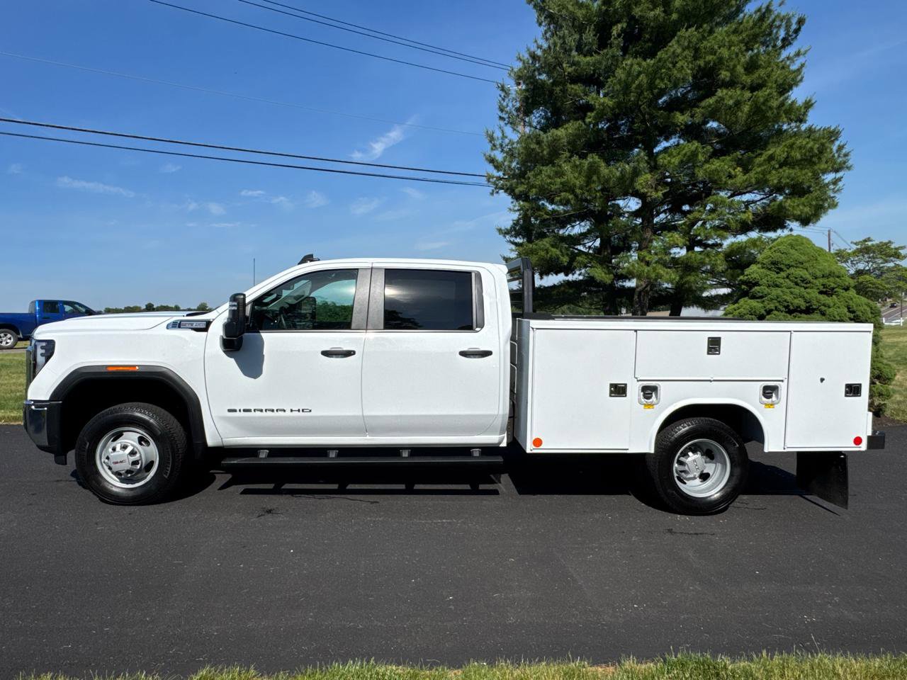 Used 2025 GMC Sierra 3500 Pro w/ Convenience Package AWD/4WD image 3