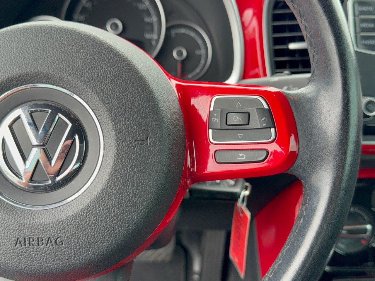 Used 2019 Volkswagen Beetle 2.0T S FWD image 19
