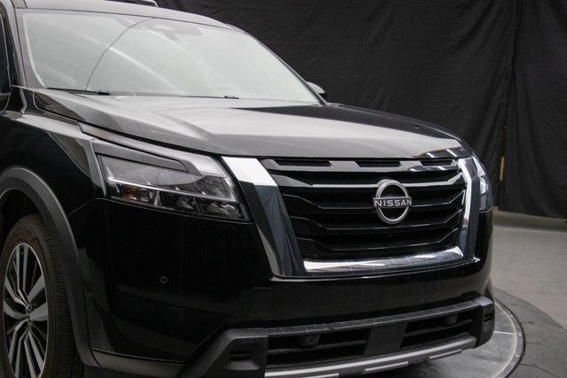 Used 2024 Nissan Pathfinder Platinum w/ Cargo Package image 3