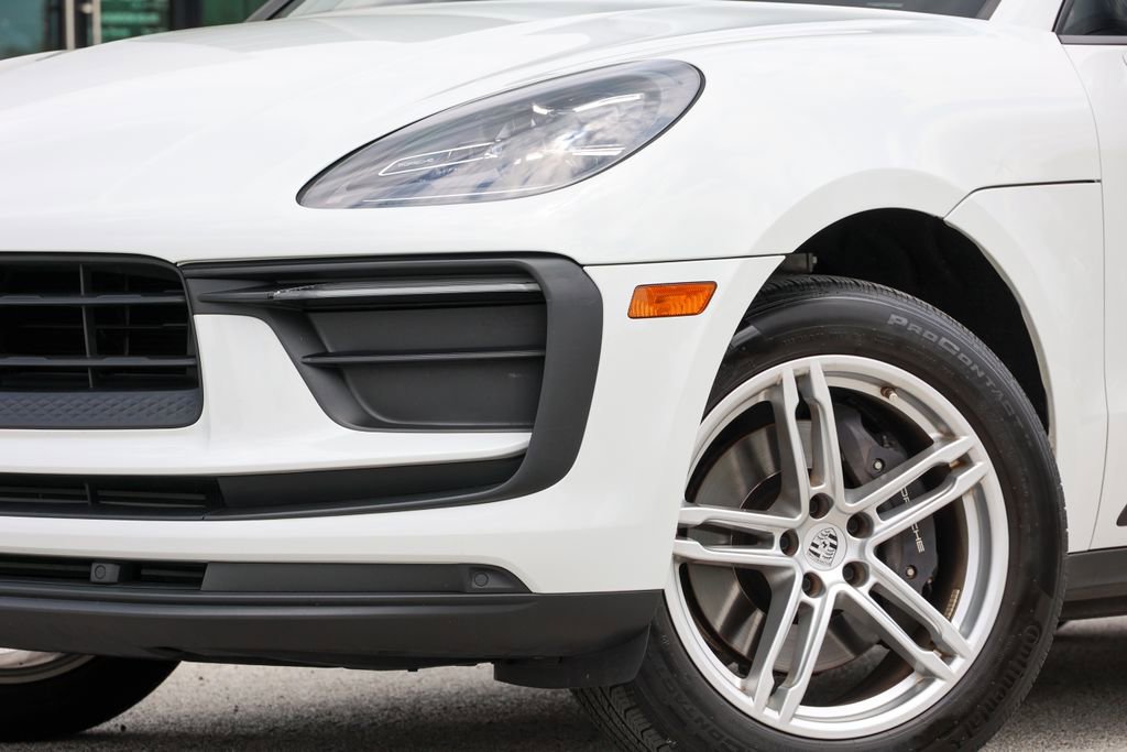 Certified 2023 Porsche Macan Turbo AWD/4WD image 8