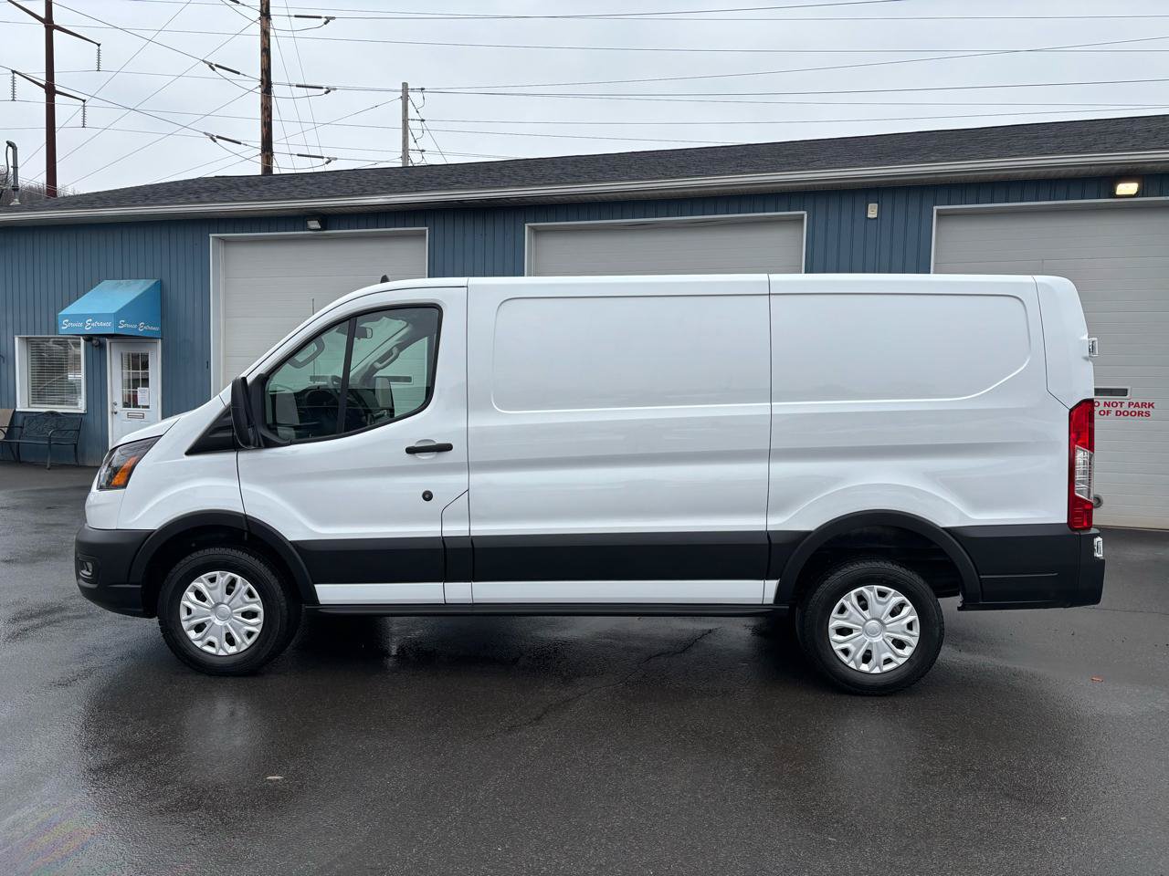 Used 2024 Ford Transit 250 Low Roof w/ Exterior Upgrade Package RWD image 2