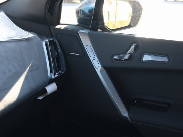 New 2026 BMW iX xDrive60 w/ M Sport Package image 19