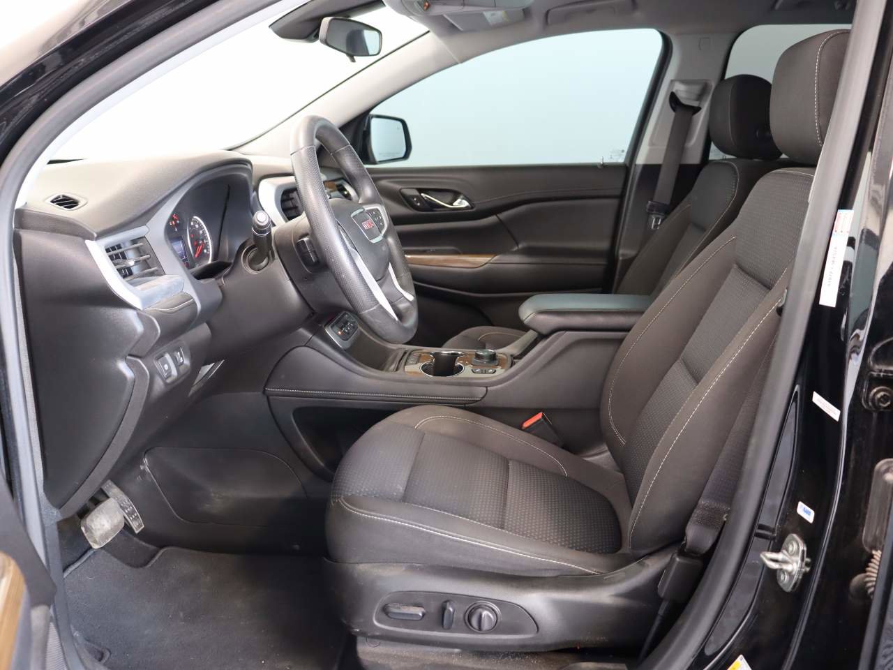 Used 2021 GMC Acadia SLE w/ Driver Convenience Package FWD image 8