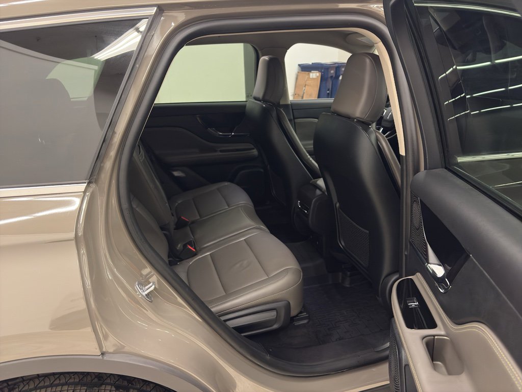 Used 2025 Lincoln Corsair Reserve w/ Rear Removable Package Tray image 17