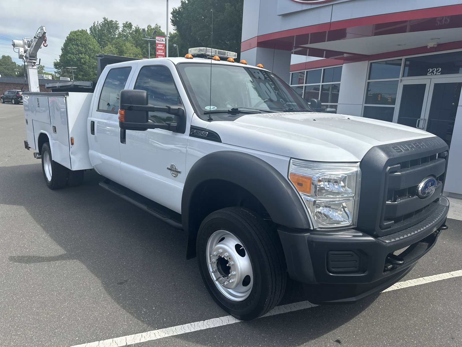 Used 2014 Ford F550 2WD Crew Cab Super Duty image 2
