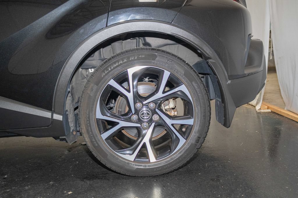 Used 2020 Toyota C-HR XLE FWD image 8