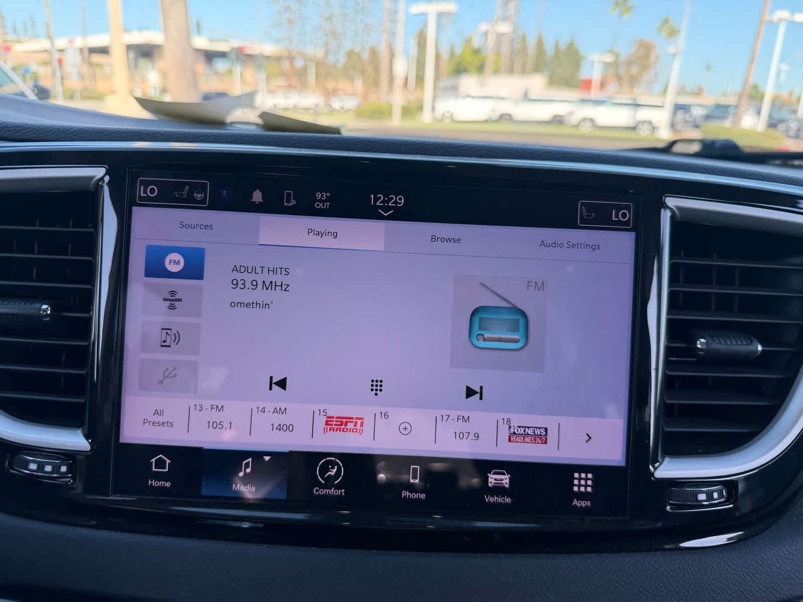 Used 2023 Chrysler Pacifica Touring-L FWD image 14