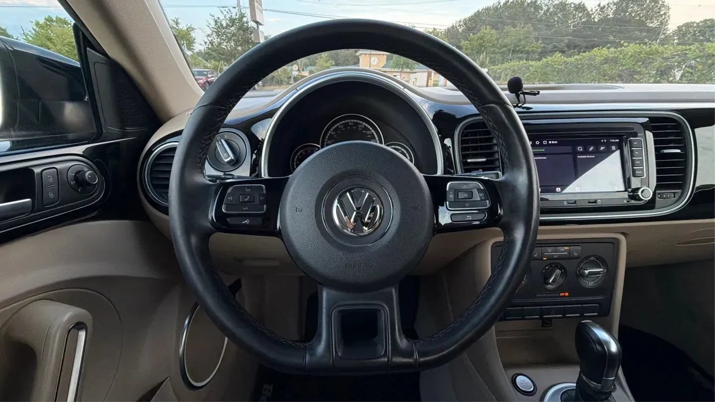 Used 2015 Volkswagen Beetle 1.8T FWD image 29