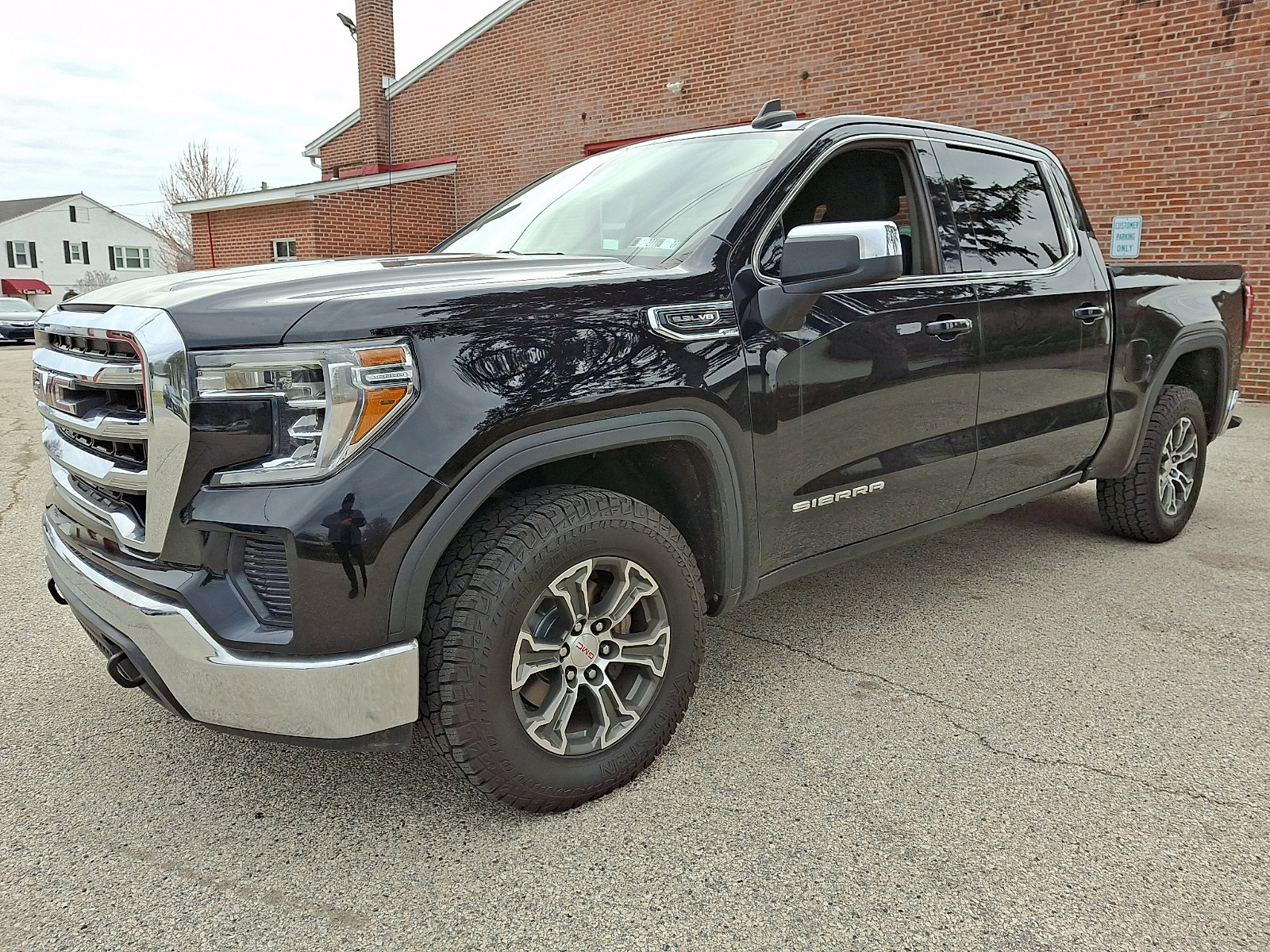 Used 2020 GMC Sierra 1500 SLE w/ X31 Off-Road Package image 3
