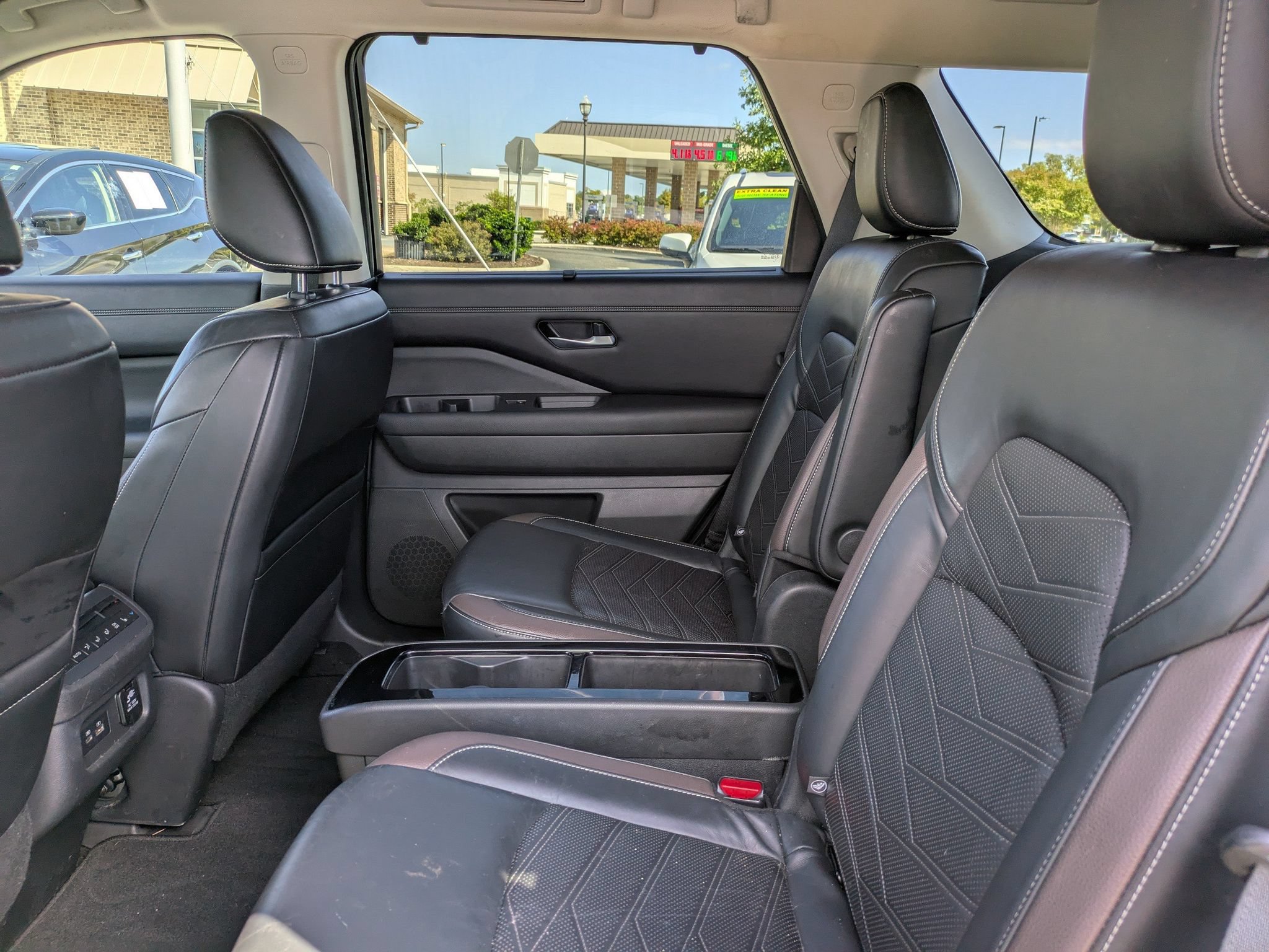 Used 2022 Nissan Pathfinder Platinum w/ Cargo Package FWD image 15