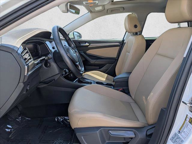Used 2019 Volkswagen Jetta SEL w/ Cold Weather Package FWD image 16