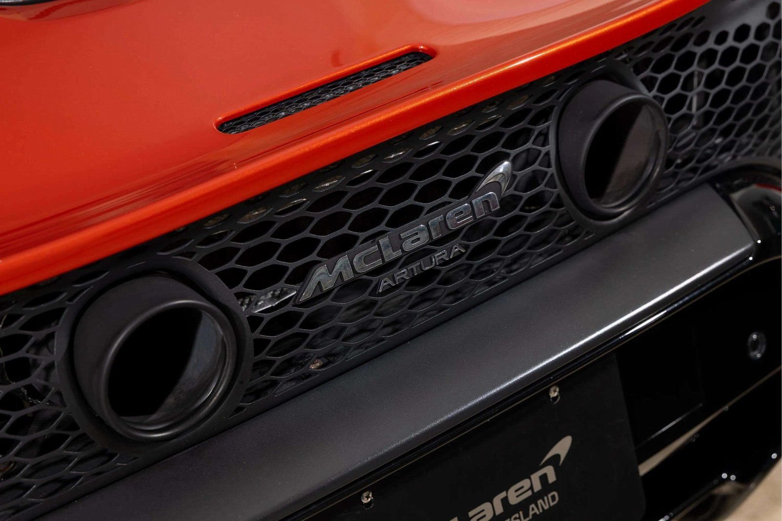 Used 2023 McLaren Artura RWD image 30