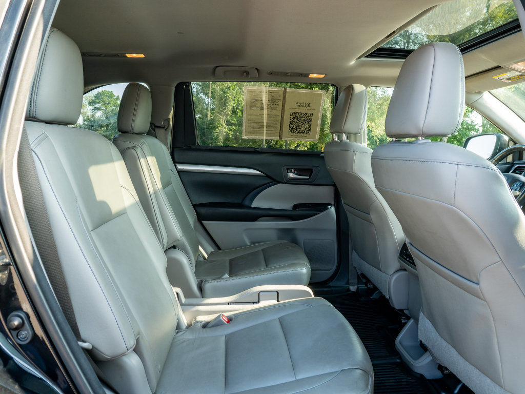 Used 2016 Toyota Highlander XLE AWD/4WD image 19