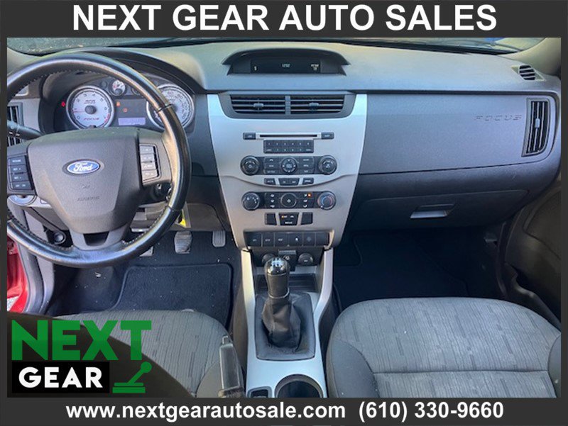 Used 2010 Ford Focus SE image 7