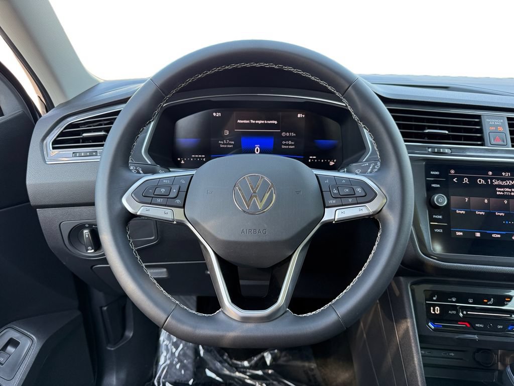 Used 2023 Volkswagen Tiguan SE w/ Panoramic Sunroof Package FWD image 12