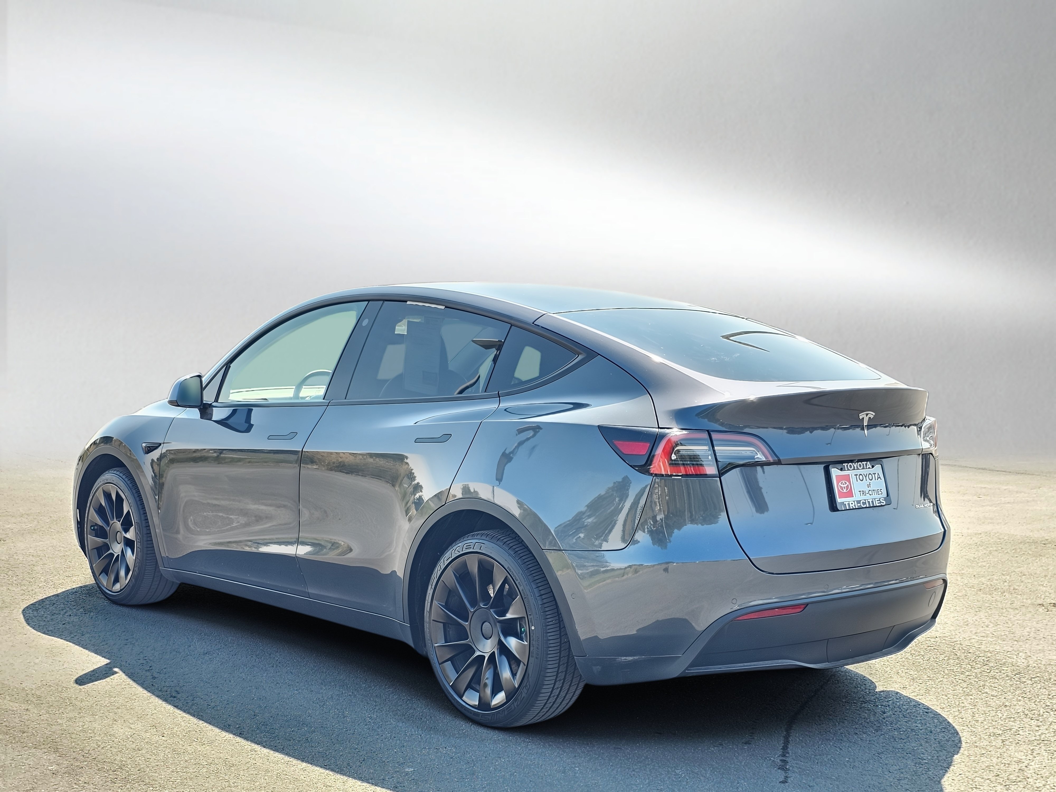 Used 2021 Tesla Model Y Long Range AWD/4WD image 3