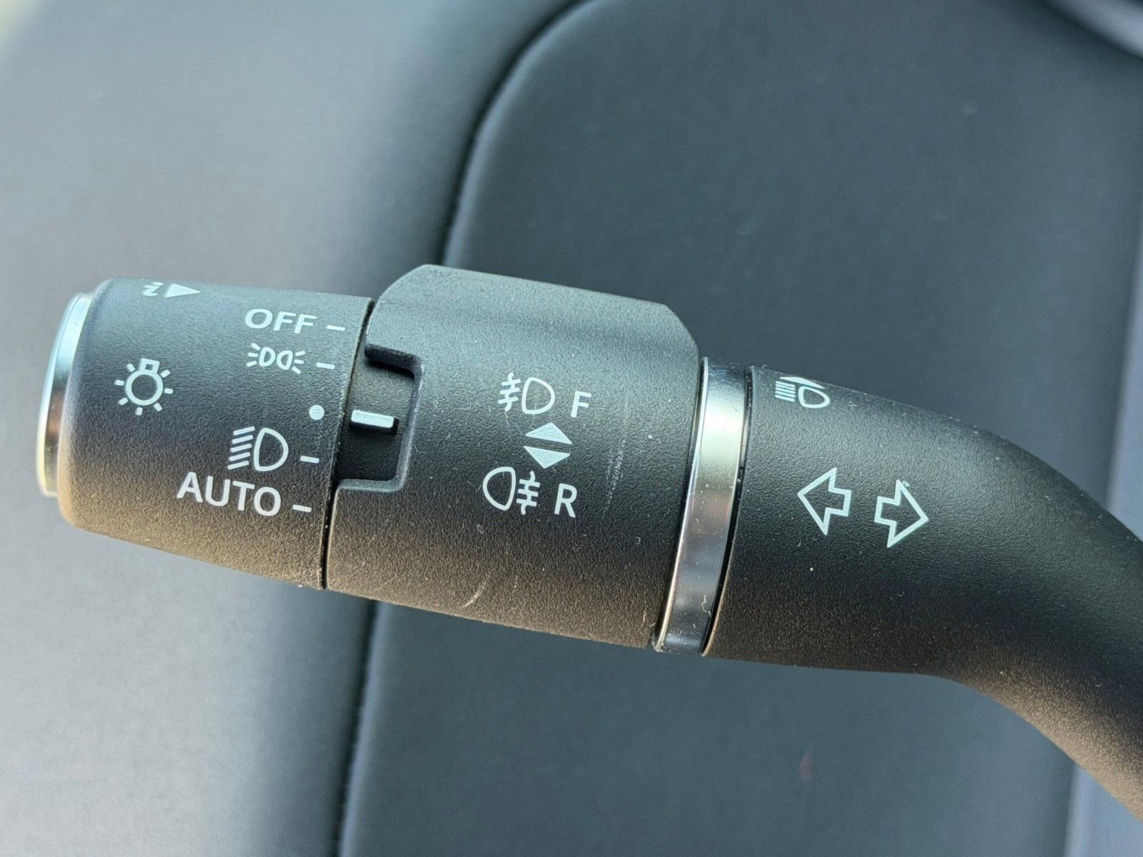 Used 2026 Land Rover Range Rover Velar Dynamic SE image 13