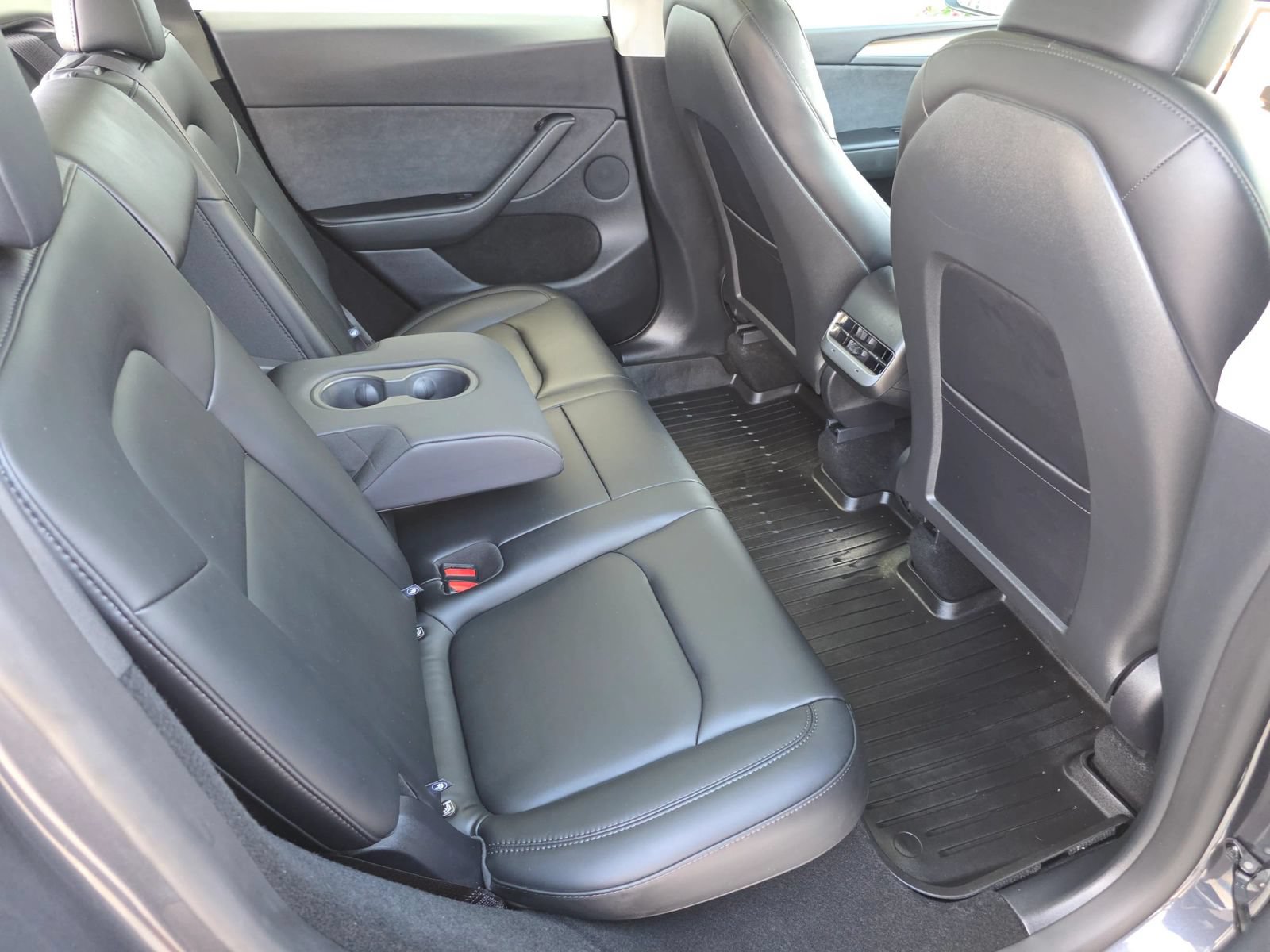 Used 2025 Tesla Model Y Long Range RWD image 23