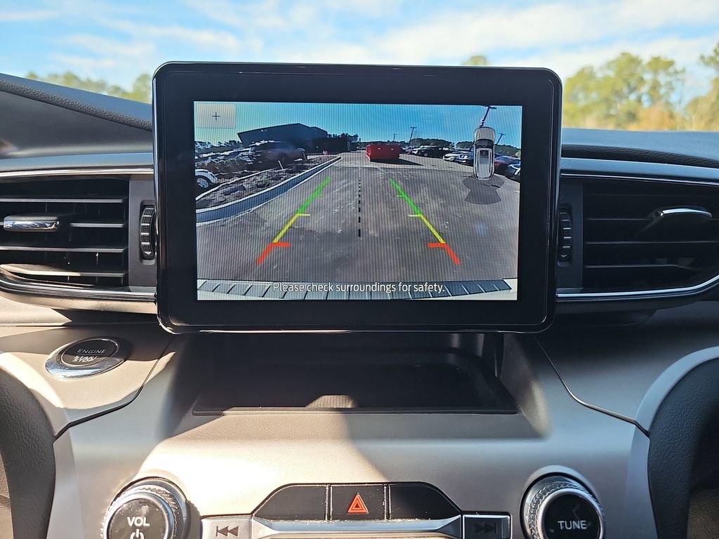 Used 2022 Ford Explorer XLT w/ Equipment Group 202A image 27