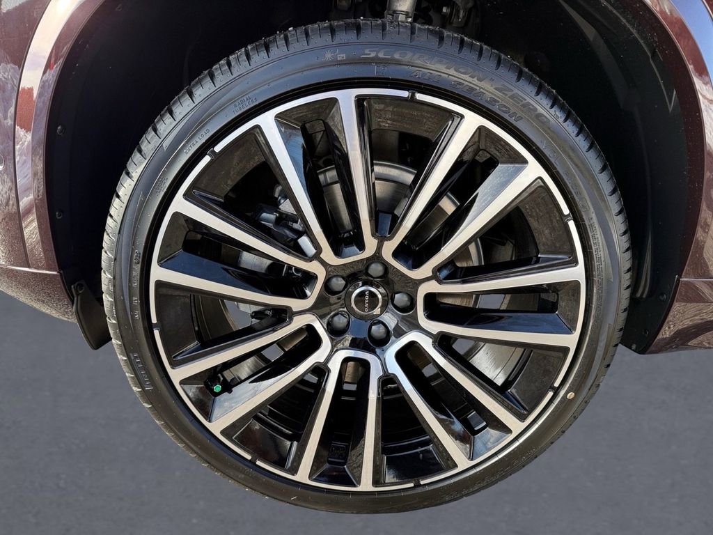 New 2026 Volvo XC90 B6 Plus w/ Protection Package Premier image 8