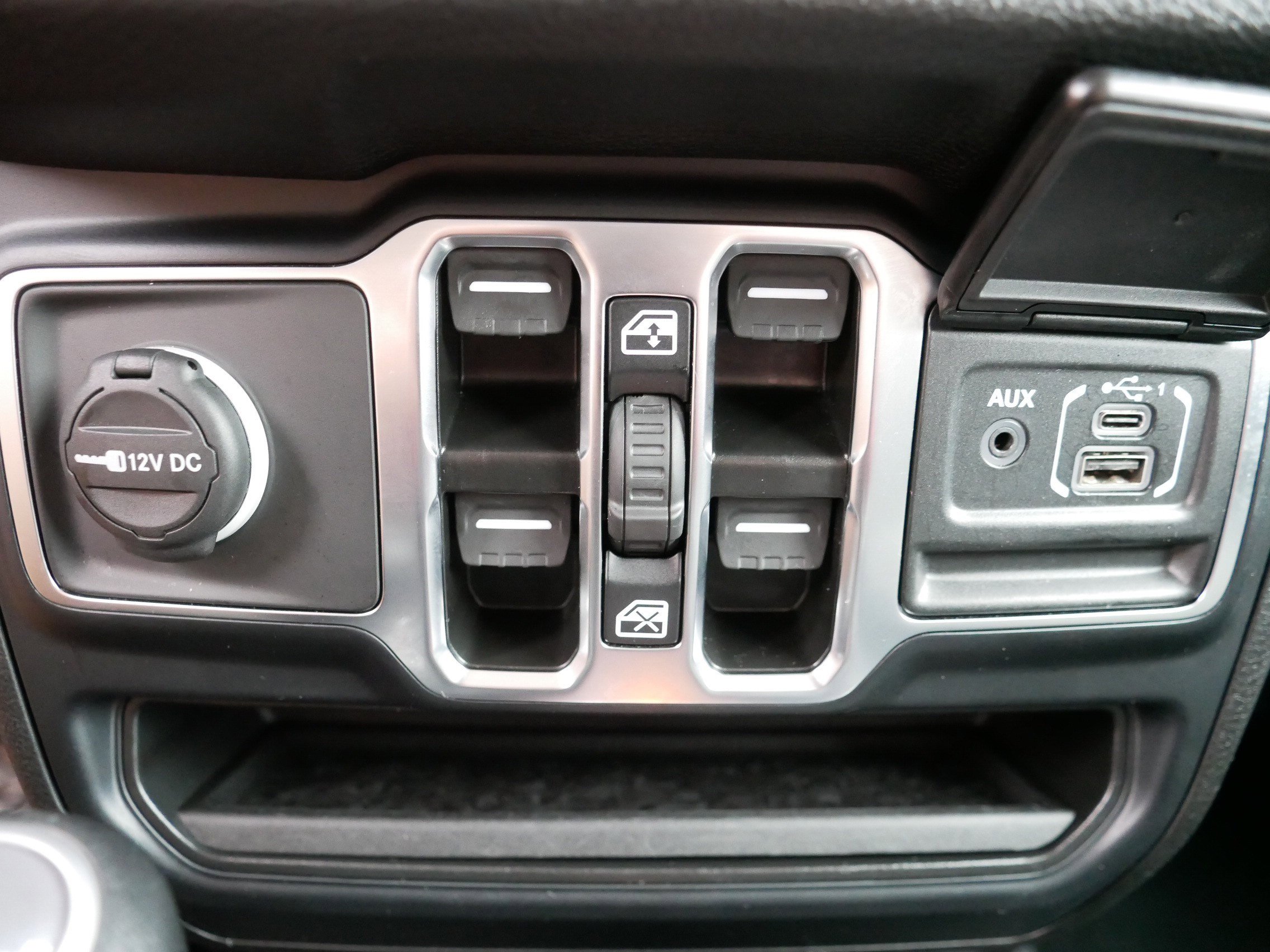 Used 2024 Jeep Wrangler Sport S image 33