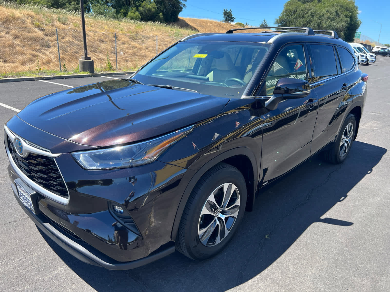 Used 2022 Toyota Highlander XLE AWD/4WD image 5