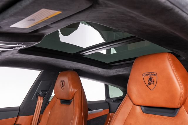 Used 2022 Lamborghini Urus AWD/4WD image 19