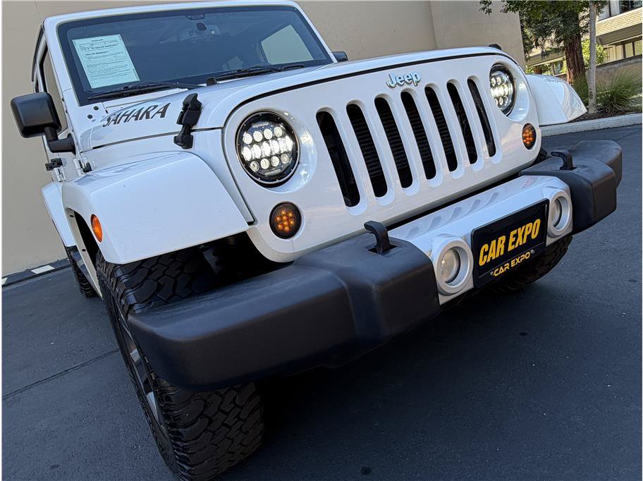 Used 2015 Jeep Wrangler Unlimited Sahara w/ Connectivity Group AWD/4WD image 46
