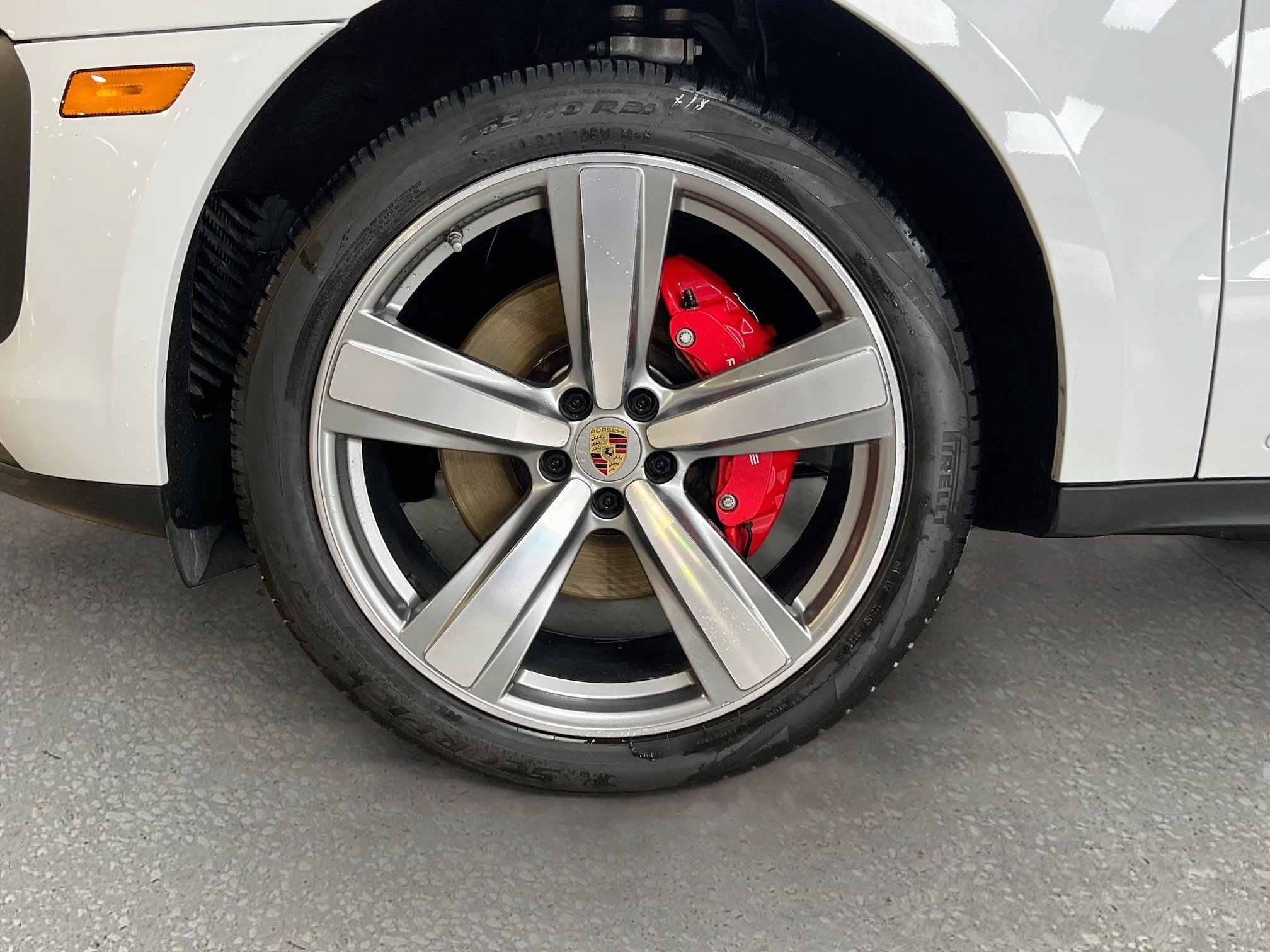 Certified 2023 Porsche Macan S AWD/4WD image 33