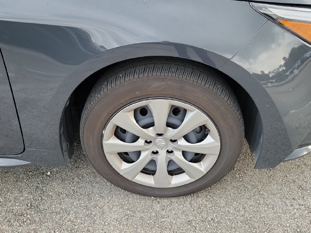 Used 2026 Toyota Corolla LE FWD image 4