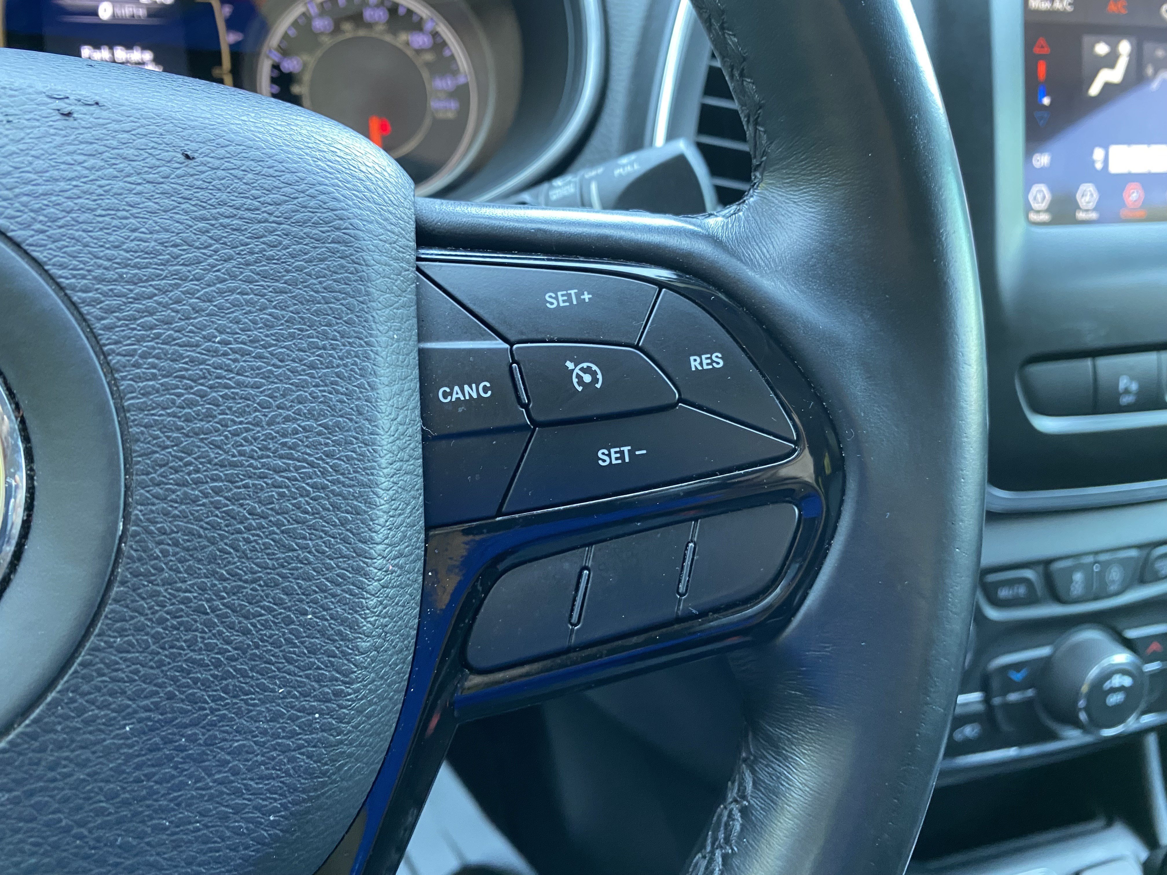 Used 2019 Jeep Cherokee Latitude Plus FWD image 21